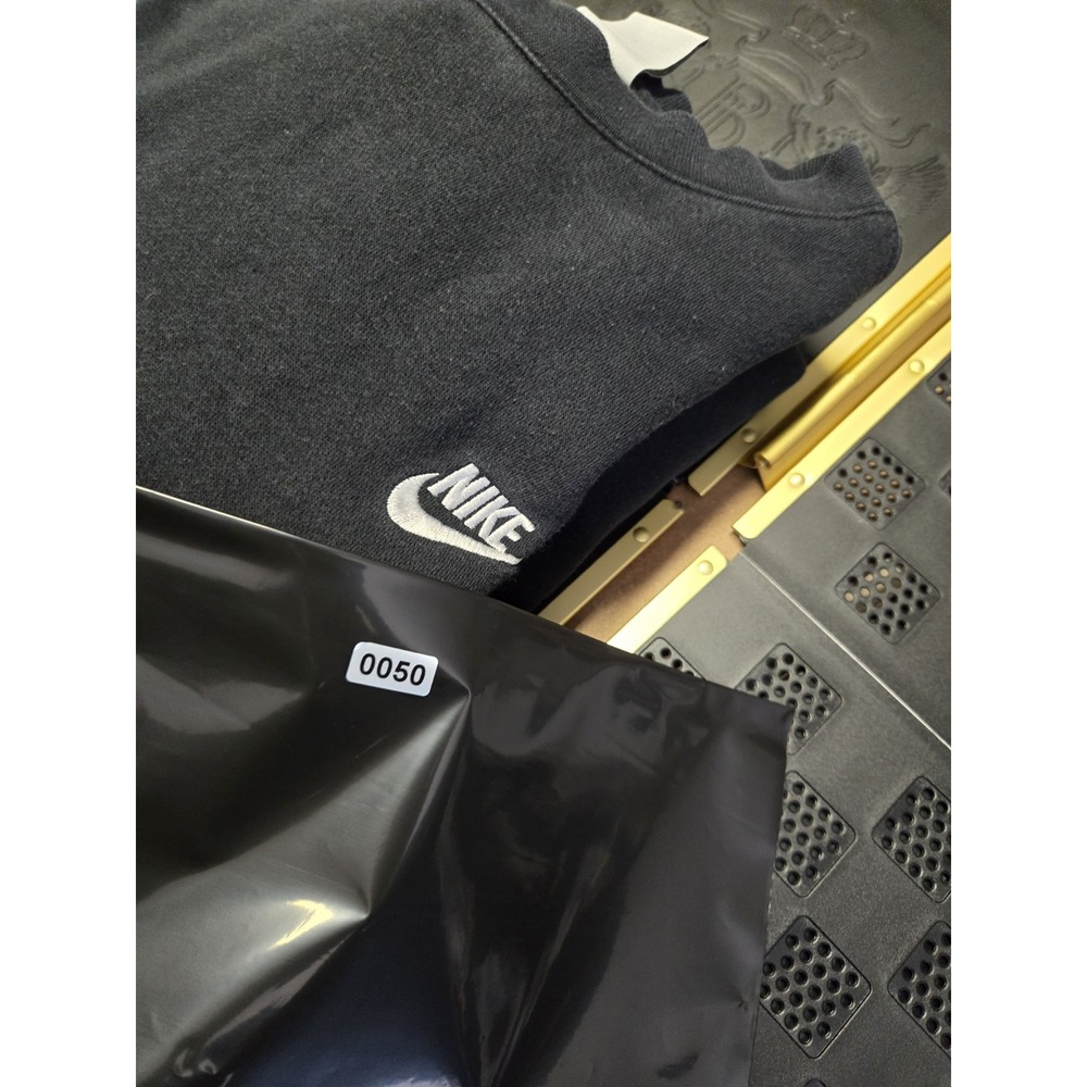 Nike Sportswear Club Fleece Crewneck Sweatshirt Men Large Black BV2662010 Swoosh - Picture 12 of 12